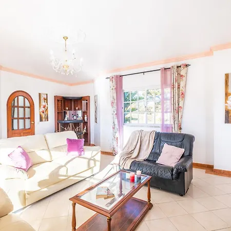 Villa In Albufeira Near Pescadores Beach