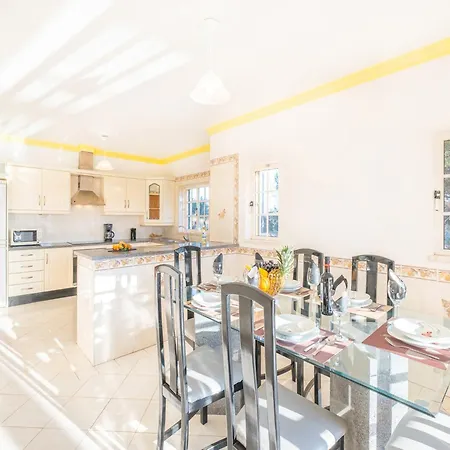 Villa Villa In Albufeira Near Pescadores Beach *